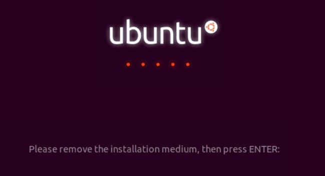 Прежде чем система уйдет в перезагрузку нужно отмонтировать ISO Образ Ubuntu 18.04 Desktop